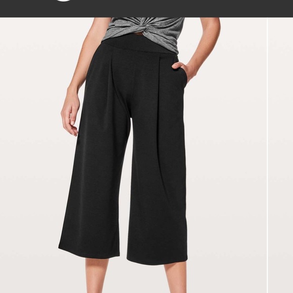 Lululemon Wide Leg Pleat Crop Pants 